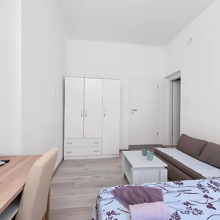 Market & Art Square Place 4* Ριέκα
