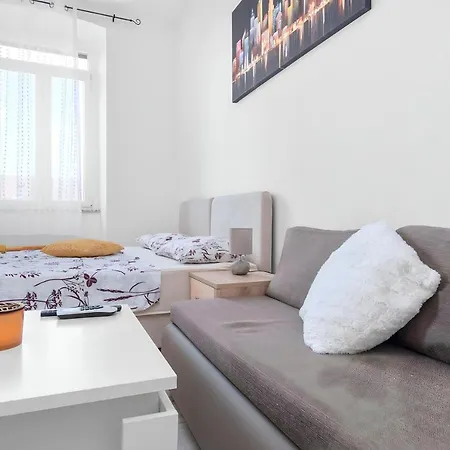 Market & Art Square Place Konukevi 4*