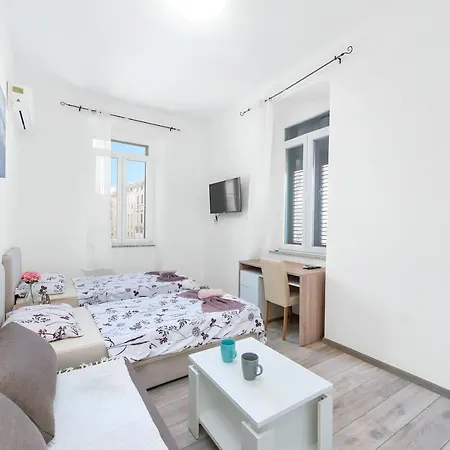 Guest house Market & Art Square Place Rijeka