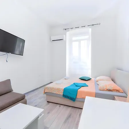 Gostinjska kuća Market & Art Square Place 4*