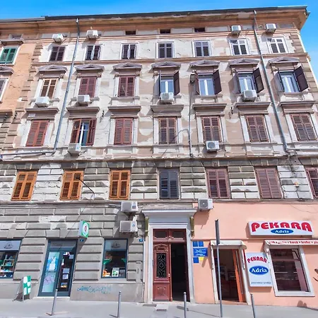 Market & Art Square Place Rijeka