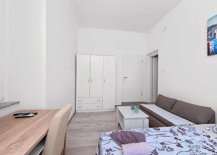 Market & Art Square Place 4* Rijeka