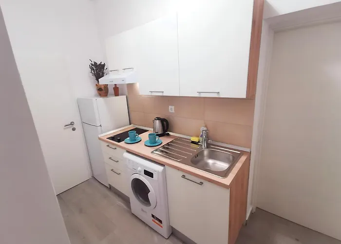 Market & Art Square Place 4*