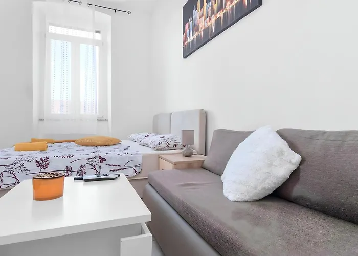 Market & Art Square Place Konukevi 4*