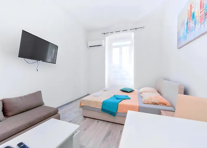 Konukevi Market & Art Square Place 4*