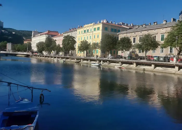 Market & Art Square Place 4* Rijeka