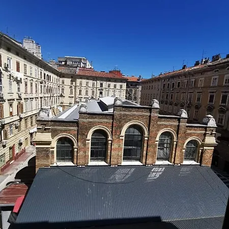 Market & Art Square Place