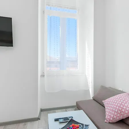 Market & Art Square Place