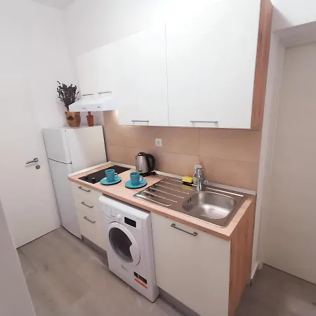 Market & Art Square Place 4*