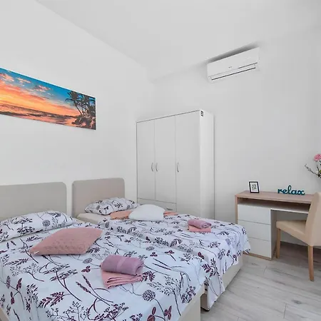 Market & Art Square Place